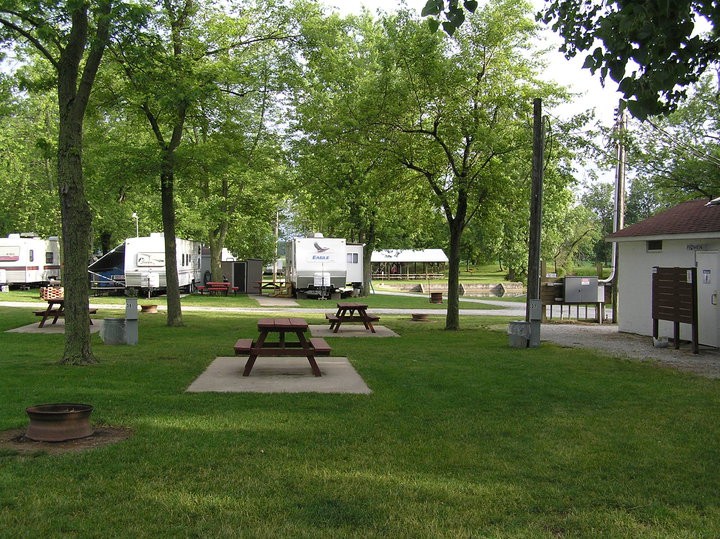 Cottonwood Lakes Versailles, OH RV Parks