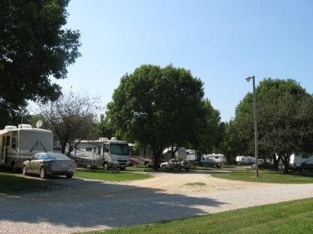 Leisure Lake Campgrounds - Rock Falls, IL - RV Parks